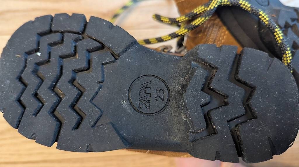 Scarpe per ragazzi: ZARA Schuhe Gr.23 – Usato da Seuzach venduto da louisa. 3
