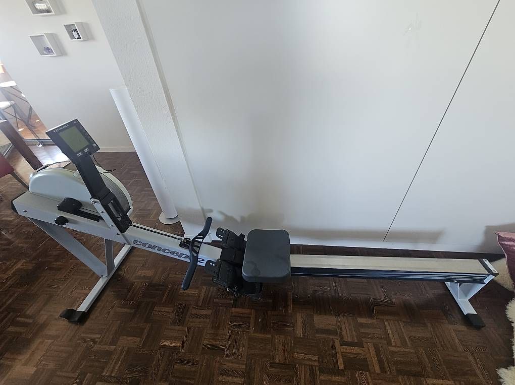 Vélos d'appartement: Concept2 Ruderergometer PM3  gepflegt & funktionsfähig – D'occasion à Zug par Schwenggeler
