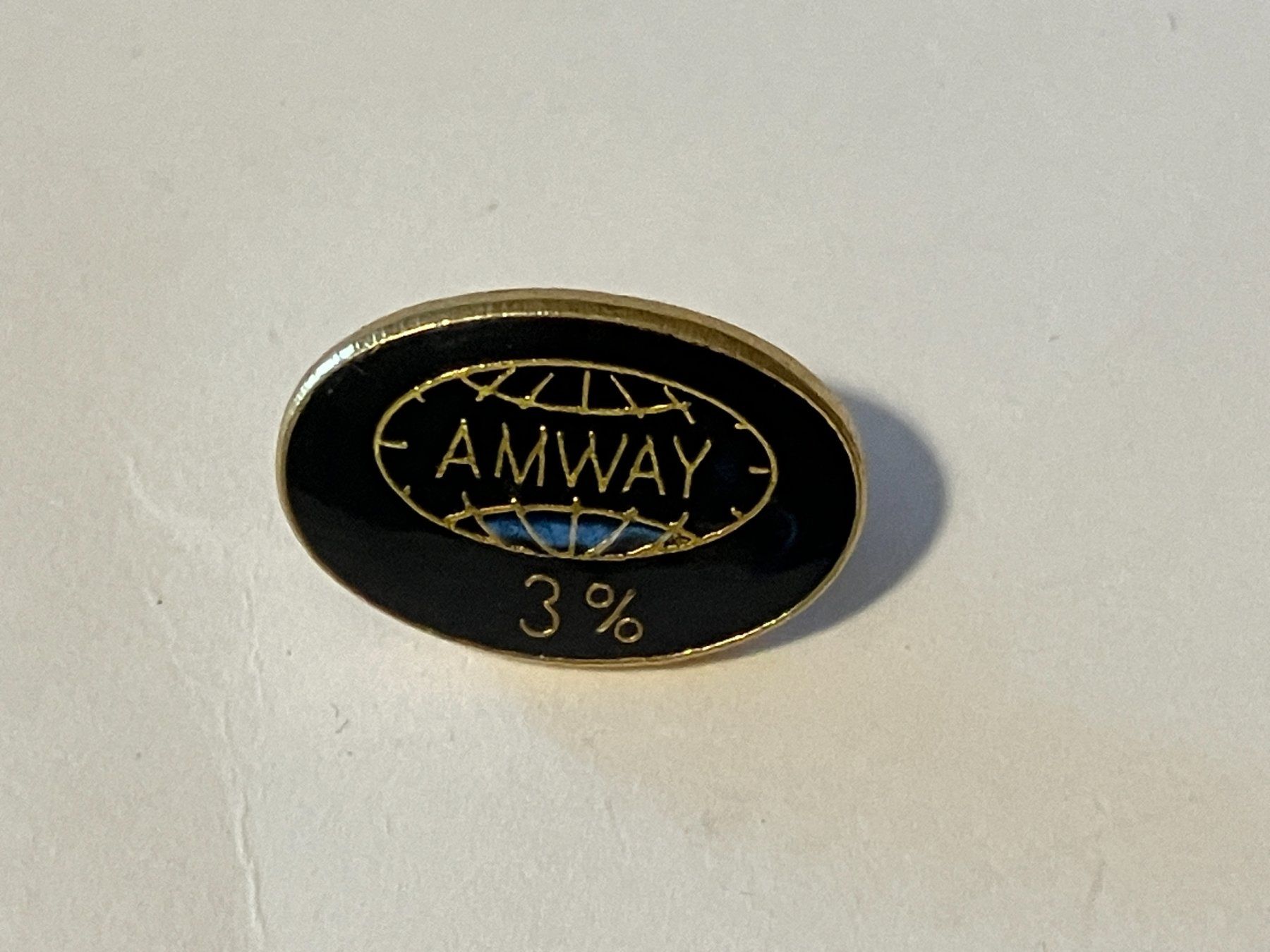Plaketten & Abzeichen: 1 Pin Amway 3% – Gebraucht aus Basel von djwwpp