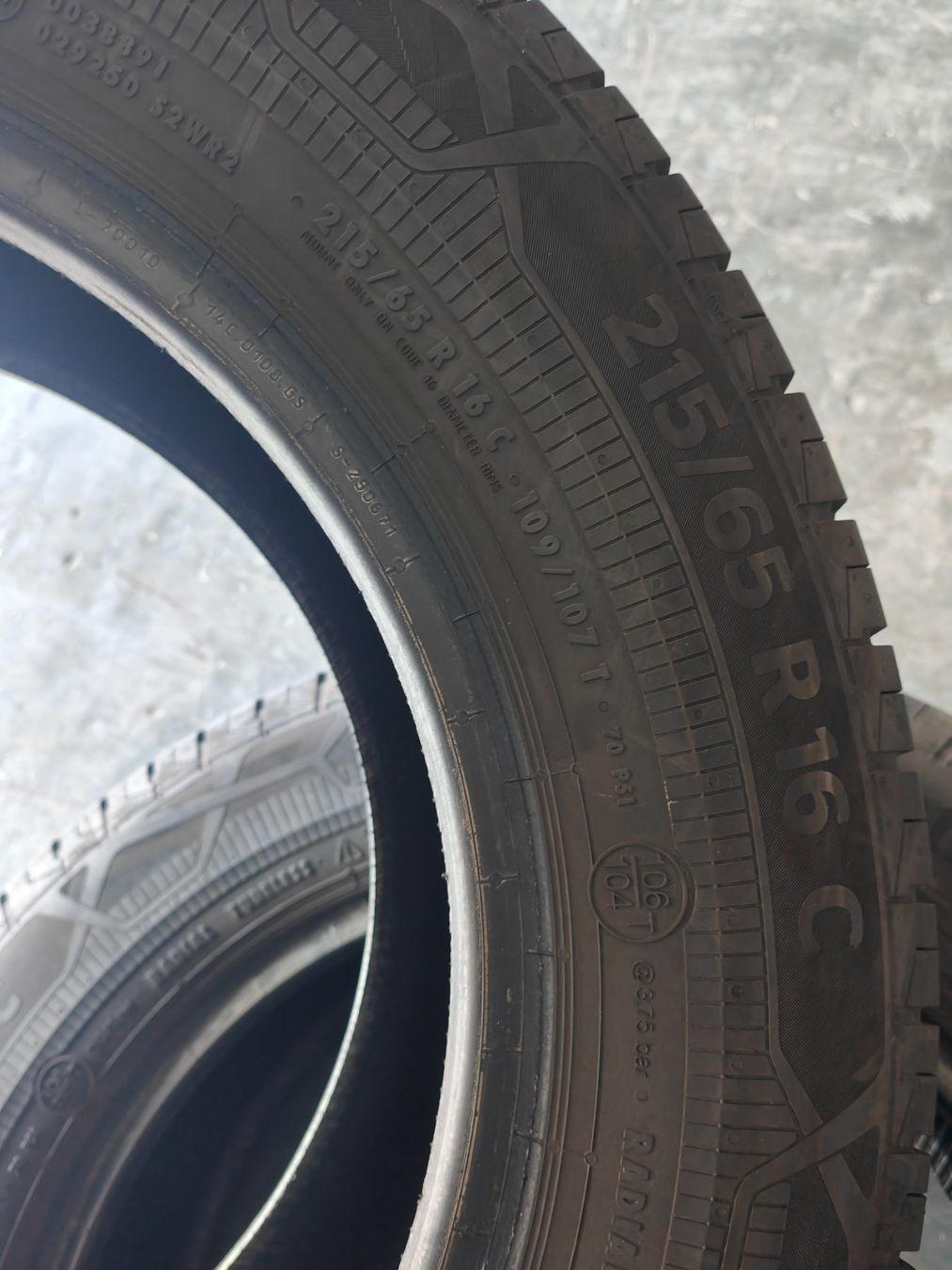 Continental Pneumatici & Ruote complete: Sommerreifen 215/65 R16 C – Usato da Oberengstringen venduto da Reifen-Lagerverkauf 1