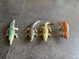 4 Krokodile Spielzeug Tiere Actionfiguren guter Zustand