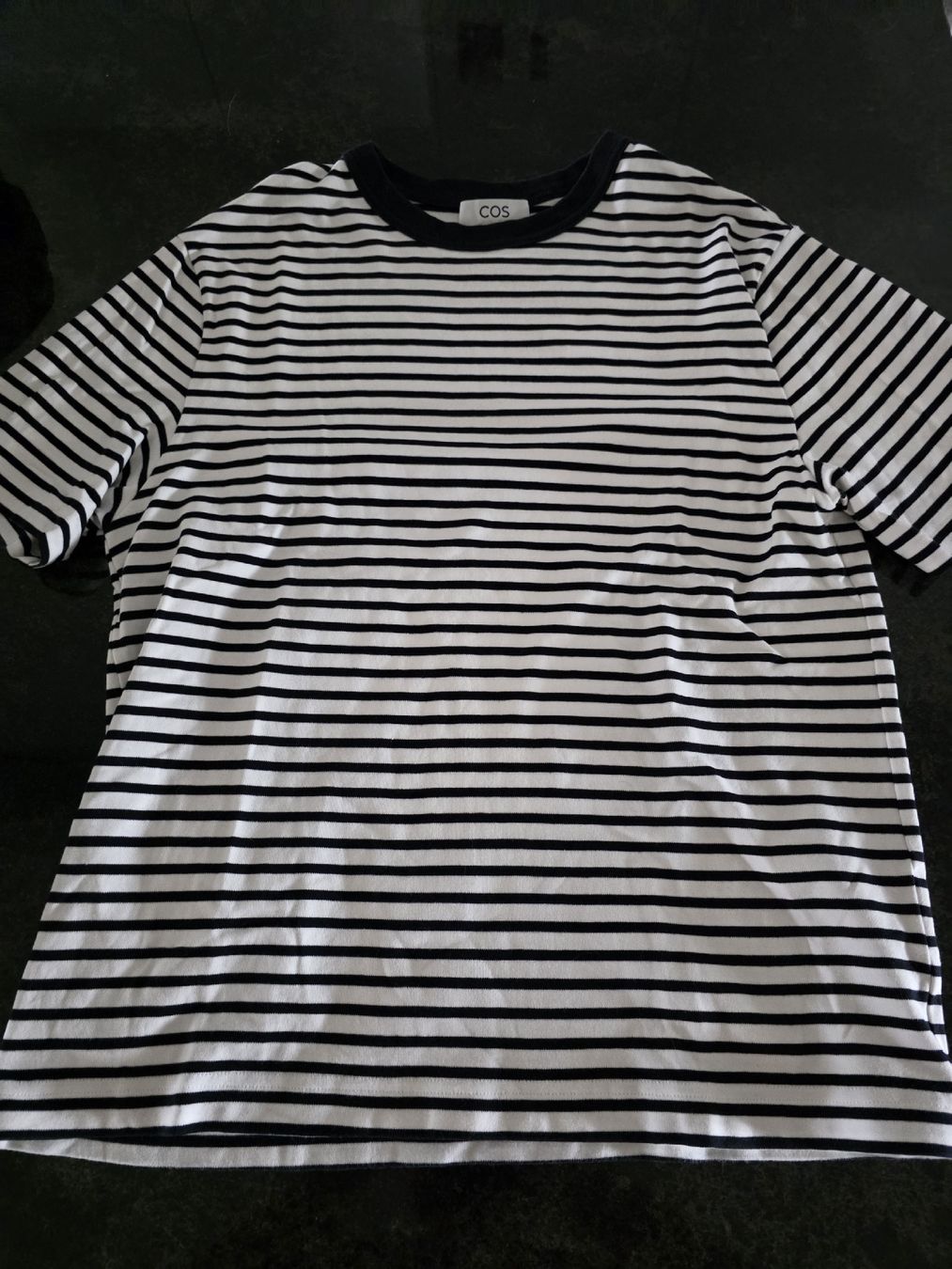 Cos T-Shirts: T-shirt COS – Gebraucht aus Versoix von ste_p6t6