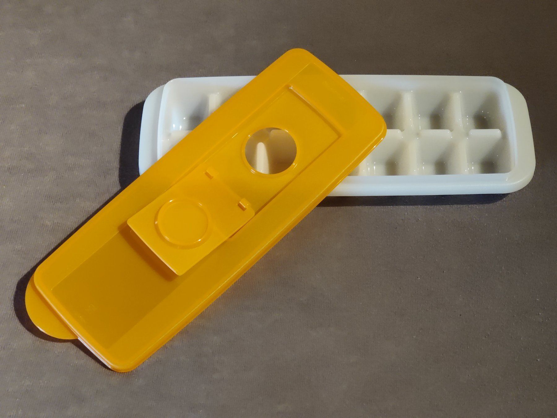 Tupperware Contenitori & Simili: Tupperware - Eiswürfelbox – Nuovo (secondo la descrizione) da Langnau am Albis venduto da rdenzel 1