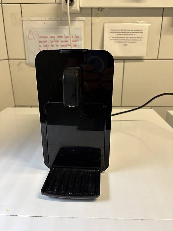 Macchine per caffè & Macchine per espresso: Machine à café Delizio à capsules  – Usato da Martigny venduto da Bethusy 1
