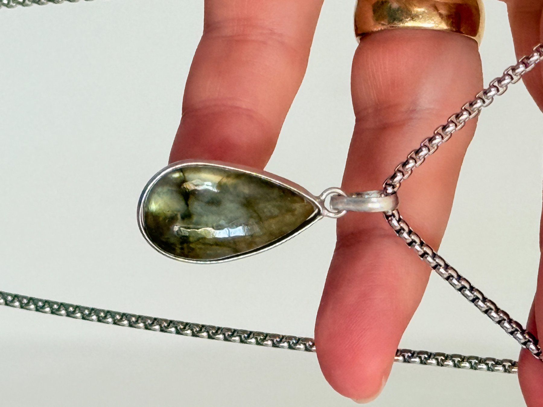 Ketten: Labradorite necklace – Neu und originalverpackt aus Genève von AGBERG 4
