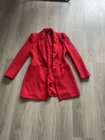 Roter Blazer von Zara Basic - Perfekt für den Frühling!