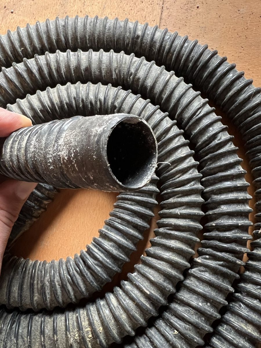 Tuyaux & tubes: Absaugschlauch 30mm Durchmesser Länge 3Meter  – D'occasion à Huttwil par luk_9tdh 1