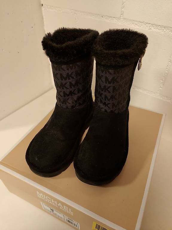 Michael Kors Chaussures filles: Michael kors Winterstiefel – D'occasion à Veltheim AG par Di.N.C.G