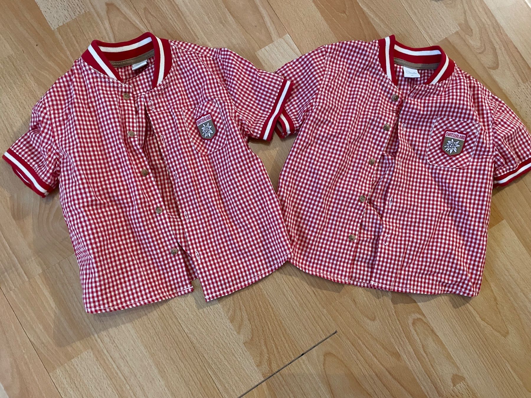 Hemden, T-Shirts & Polos: 2 Jungshemden, Smile, 92 – Gebraucht aus Gossau von buendnerin21