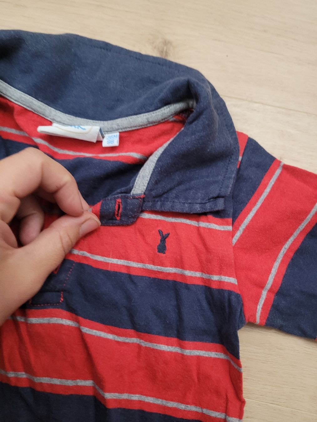 Chemises, T-shirts & Polos: t-shirt Gr. 98 – D'occasion à Lupsingen par sta_wgg5 2