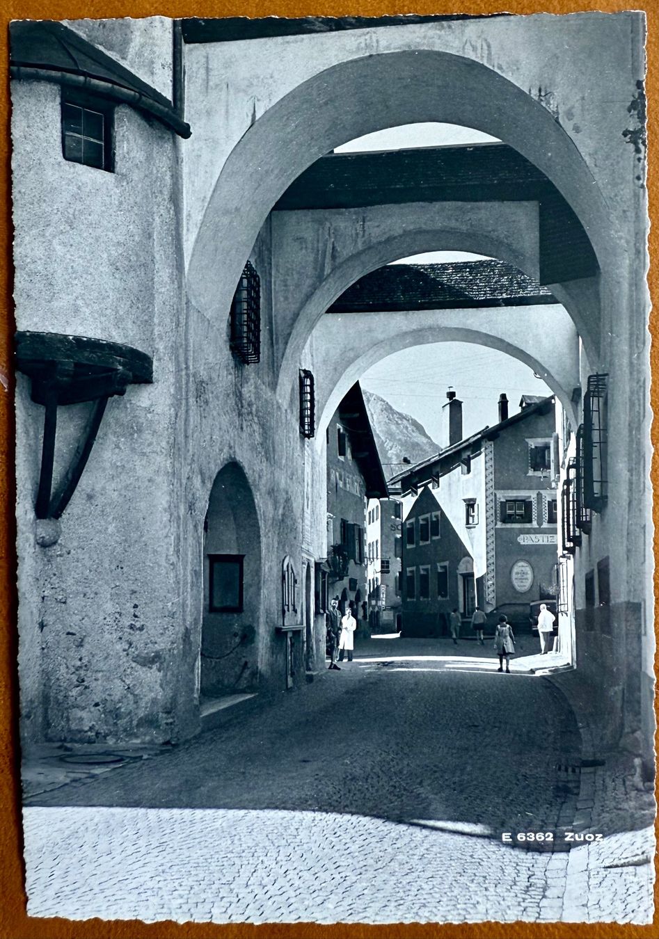 Cartoline postali: AK: ZUOZ - Animée – Usato da Lutry venduto da Ediego