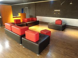 Möbelset Lounge schwarz-rot mit Gebrauchsspuren