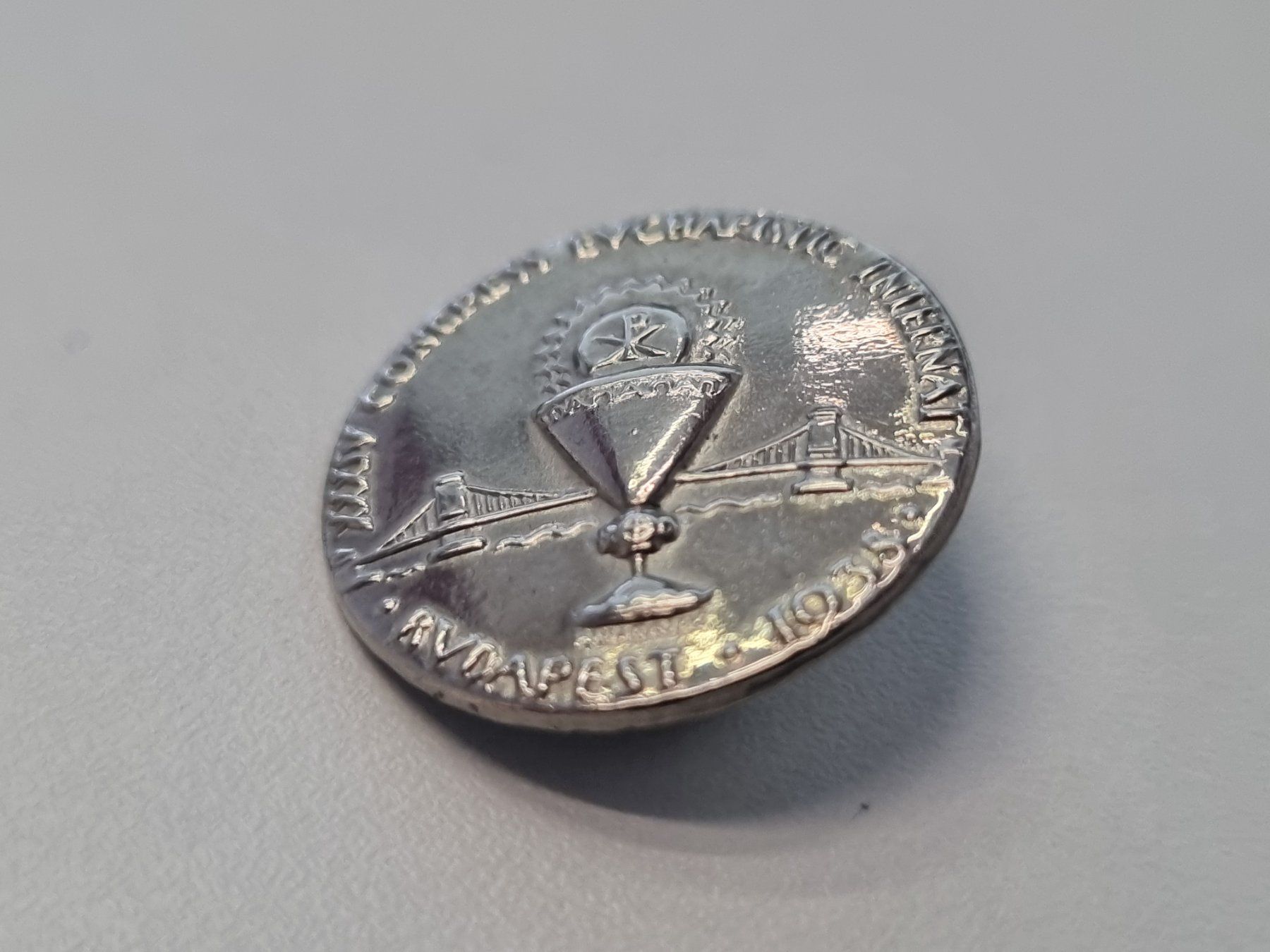 Placchette & Badge: Alte Medaille Budapest 1938 - Eucharistic Kongress! – Usato da Lenzburg venduto da freedomky 2