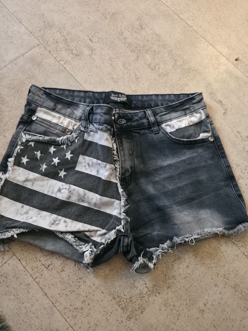 Pantaloni: Kurze Jeans-Shorts mit coolem Sternen-Muster – Nuovo (secondo la descrizione) da Birrhard venduto da 123Bluemekopf123 1