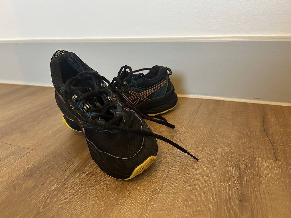 Herrenschuhe: Baskets asics t. 34.5 – Gebraucht aus Curtilles von cat_vs66 1