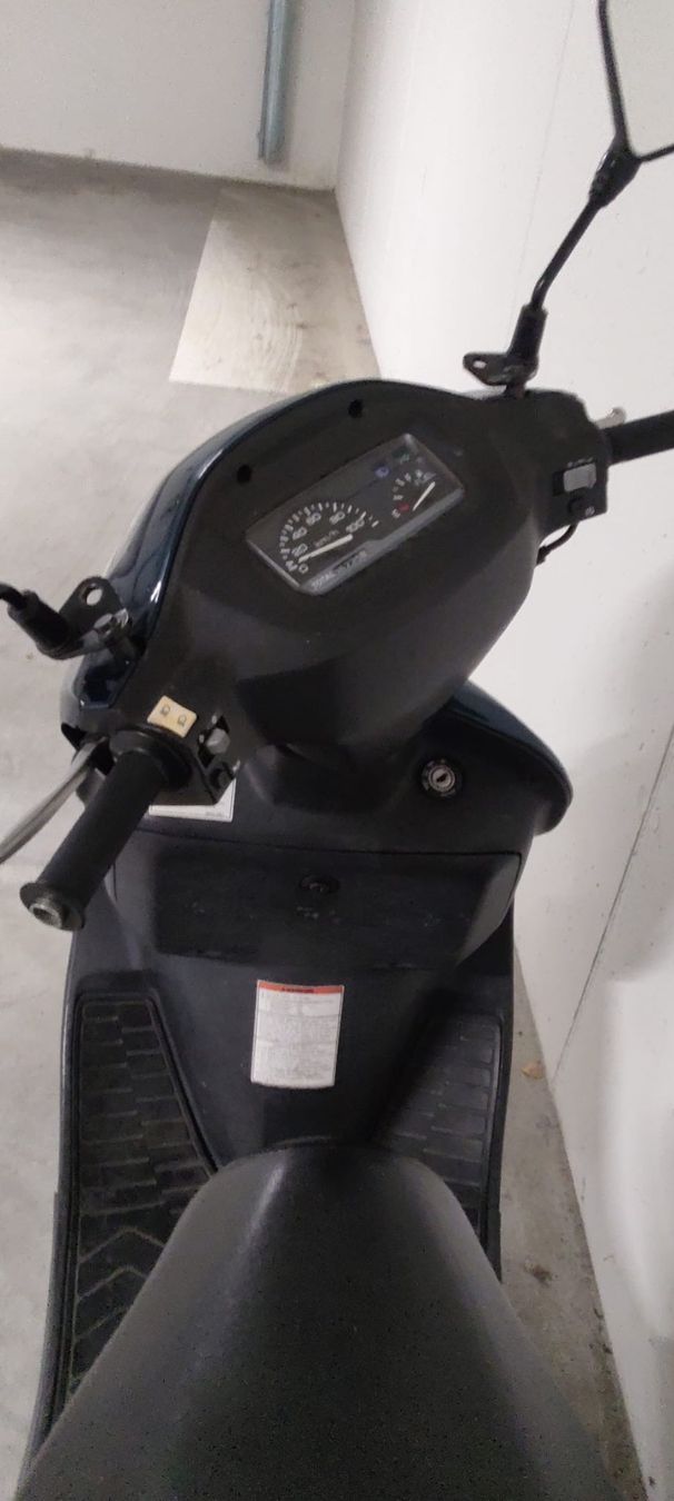 Suzuki Scooter: Suzuki Roller AN 125 – Difettoso da Niederurnen venduto da Smiritee 2