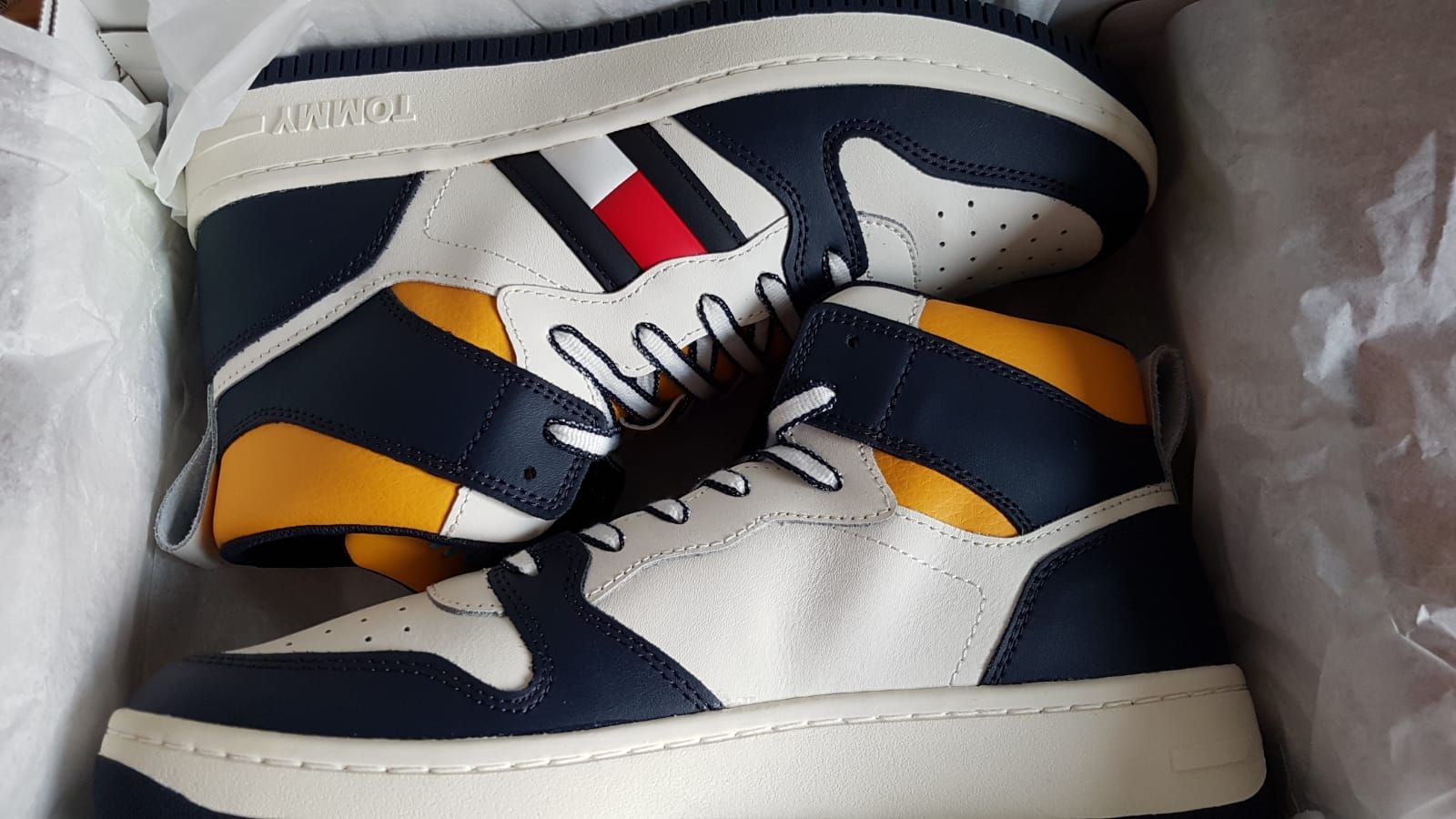 Tommy Hilfiger Scarpe da uomo: Tomy Hilfiger Mid Basket Gr.41,Leder. – Nuovo e nell'imballaggio originale da Zürich venduto da ata_c8nh 1
