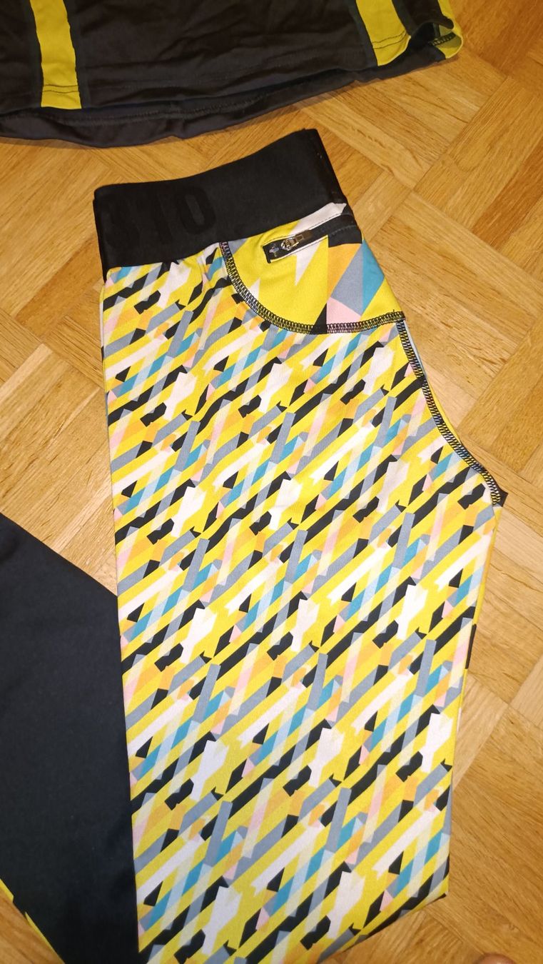 Leggings: Fitness Kleider, Leggings, Top – Usato da Dübendorf venduto da Me_sa 5