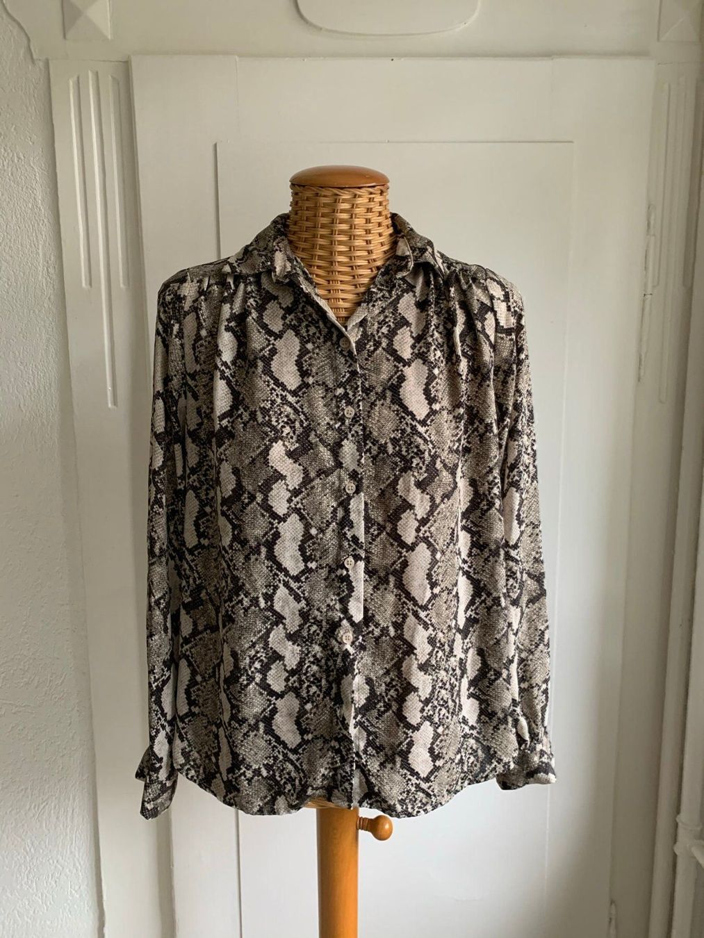 H&M Chemisiers: Bluse Reptil Print - 36 – D'occasion à Zürich par Diazaio