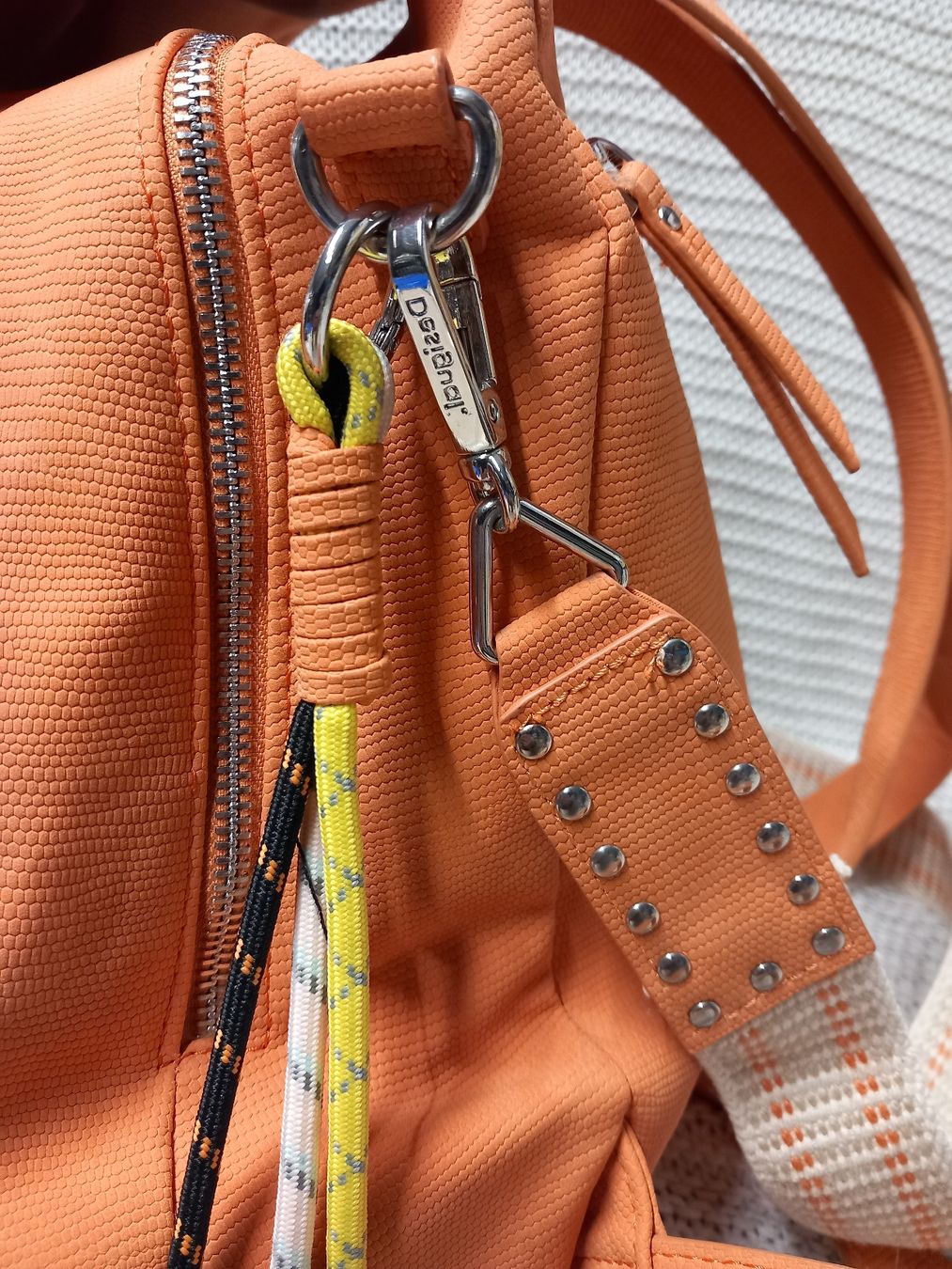 Desigual Zaini: Wunderschöner Desigual Rucksack – Usato da Merligen venduto da muss_haben 6