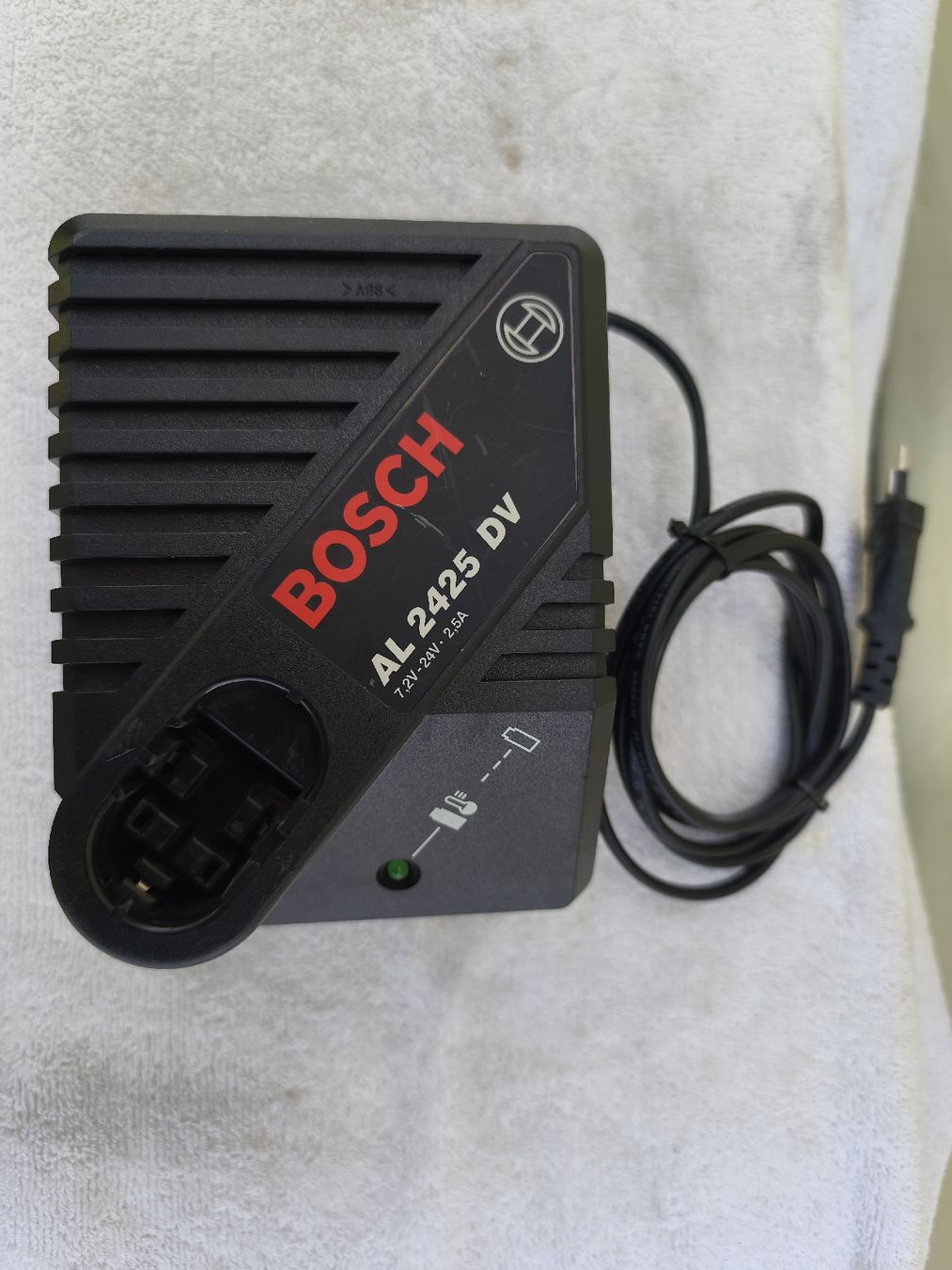 Bosch Alle Werkzeuge: Ladegerät BOSCH  – Gebraucht aus Recherswil von Sruscha58