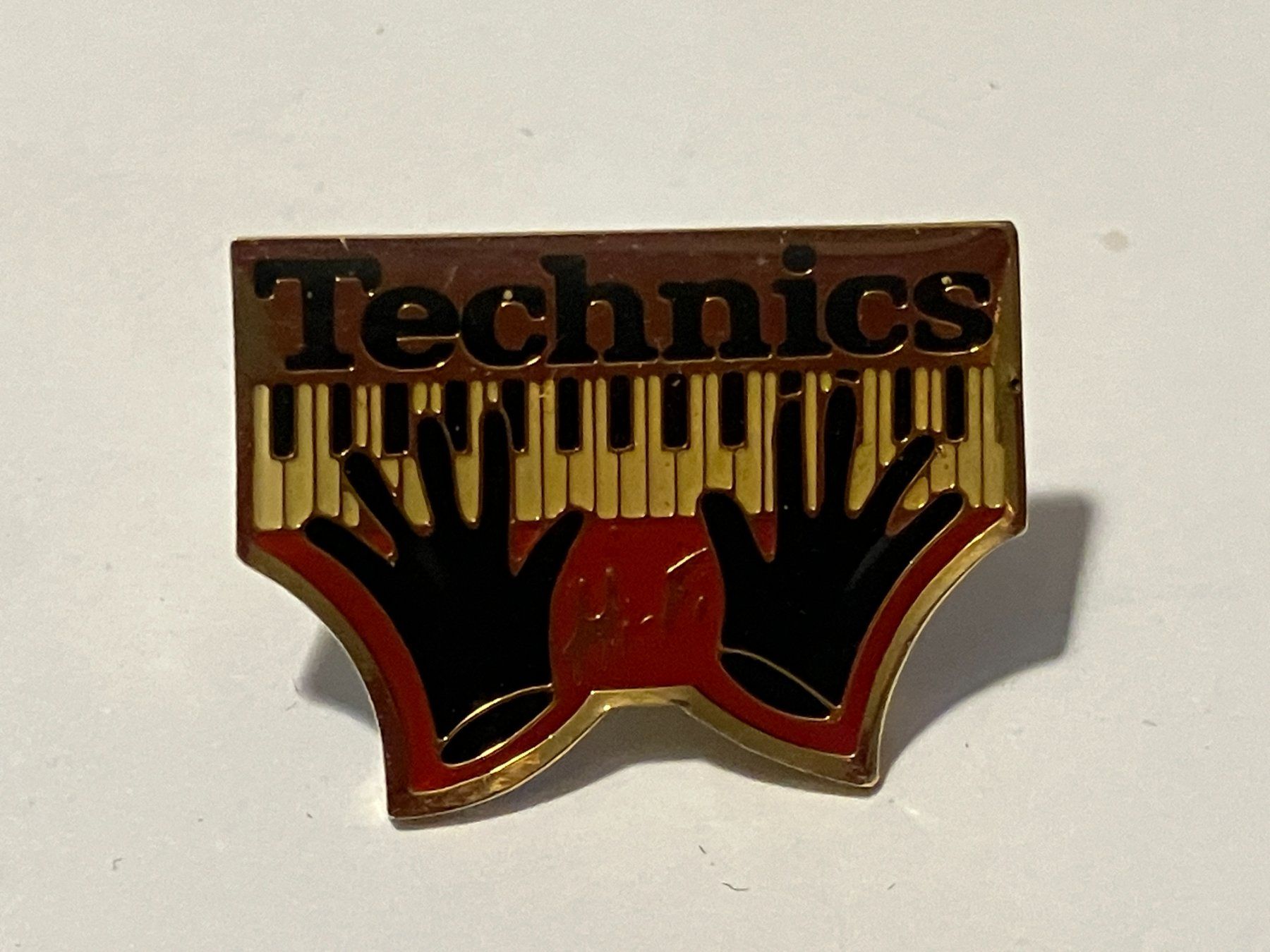 Plaketten & Abzeichen: 1 Pin Technics – Gebraucht aus Basel von djwwpp