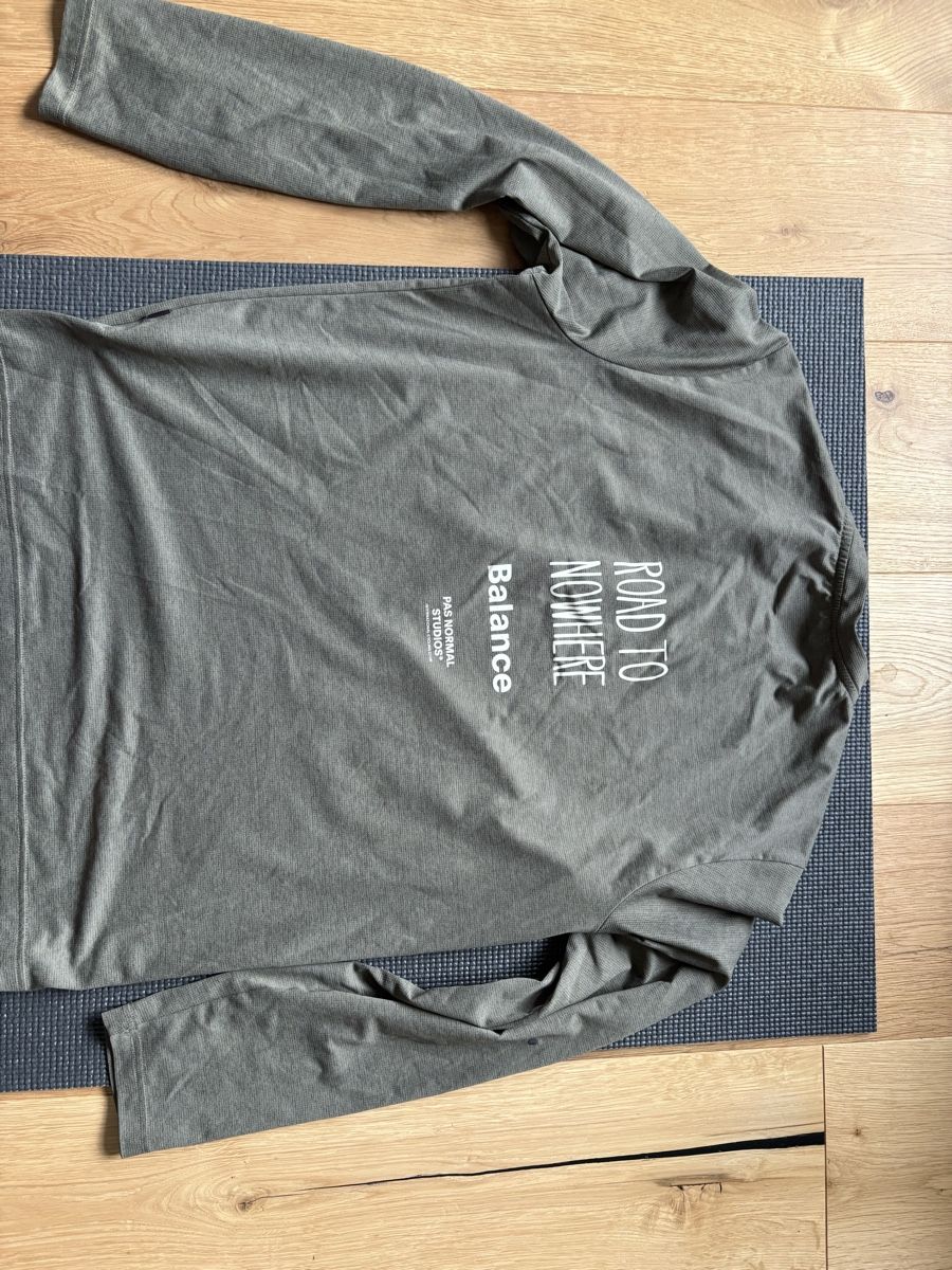 T-Shirts: Pas Normal Studios Lomgsleeve - M – Neu (gemäss Beschreibung) aus Bern von sam_c78d