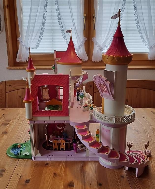 Playmobil Giocattoli: Playmobil Schloss mit Einrichtung – Usato da Oberhelfenschwil venduto da Angelis 2