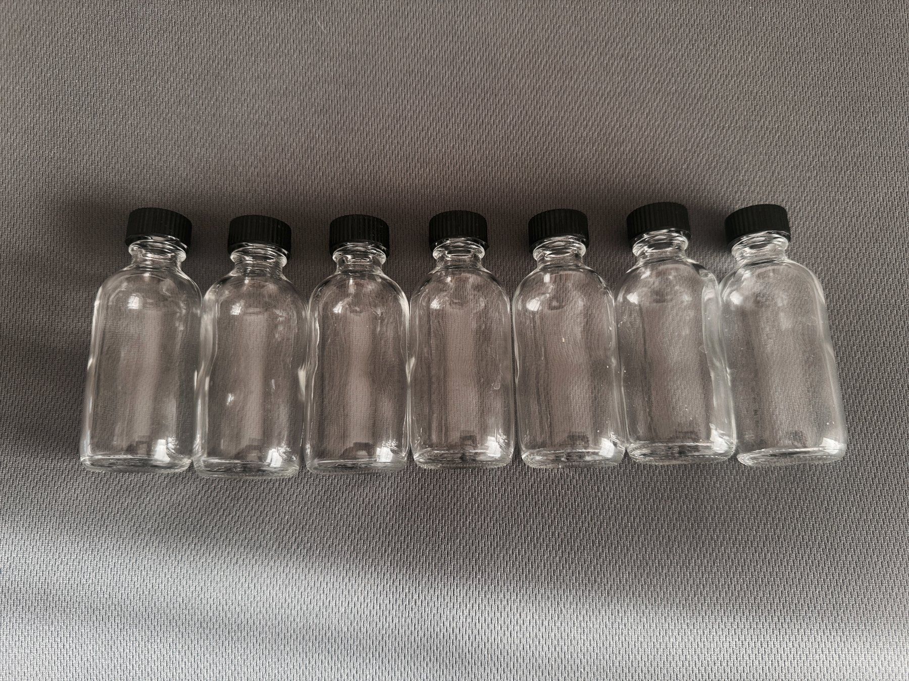 Sonstiges Geschirr & Gläser: **Leere Glasflaschen mit schw. Schraubverschluss ** – Neu und originalverpackt aus Luzern von rivendo.shop 1