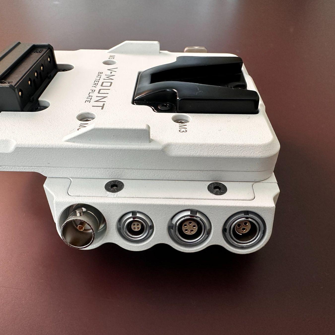 Videocamere: Tilta V-Mount Battery Plate Set für RED Komodo – Usato da Zürich venduto da Tanja.S... 2