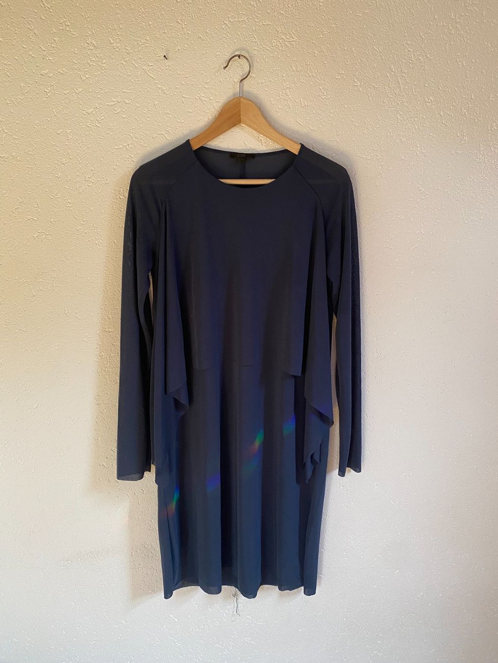 Cos Vestiti: Jolie robe courte bleu foncée – Usato da Delémont venduto da elena_neuhaus