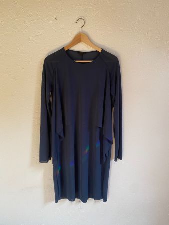 Jolie robe courte bleu foncée