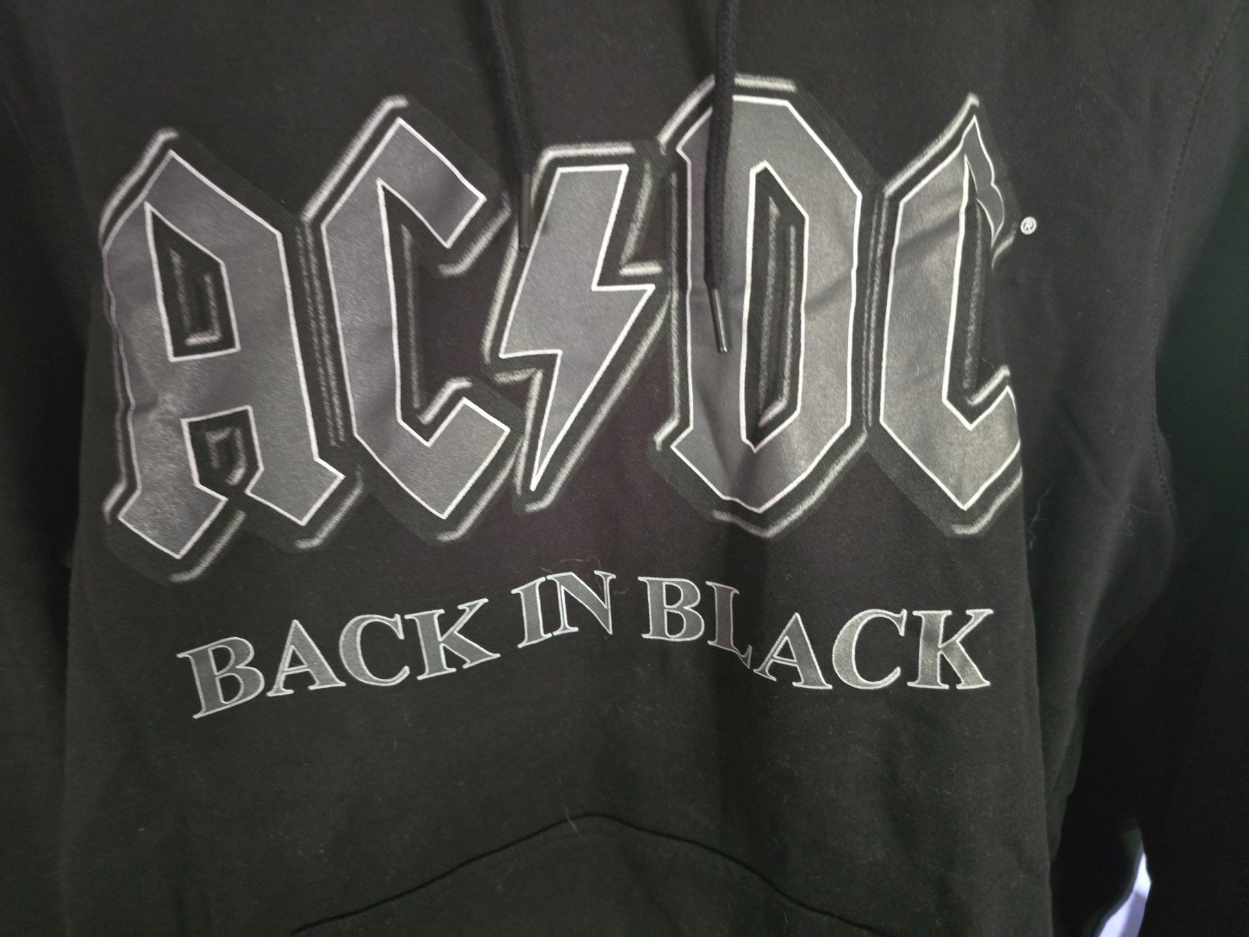 Pulls & Sweat-shirts: Pullover mit AC/DC Motiv schwarz Grösse M neu – D'occasion à Reute AR par angelflower 1