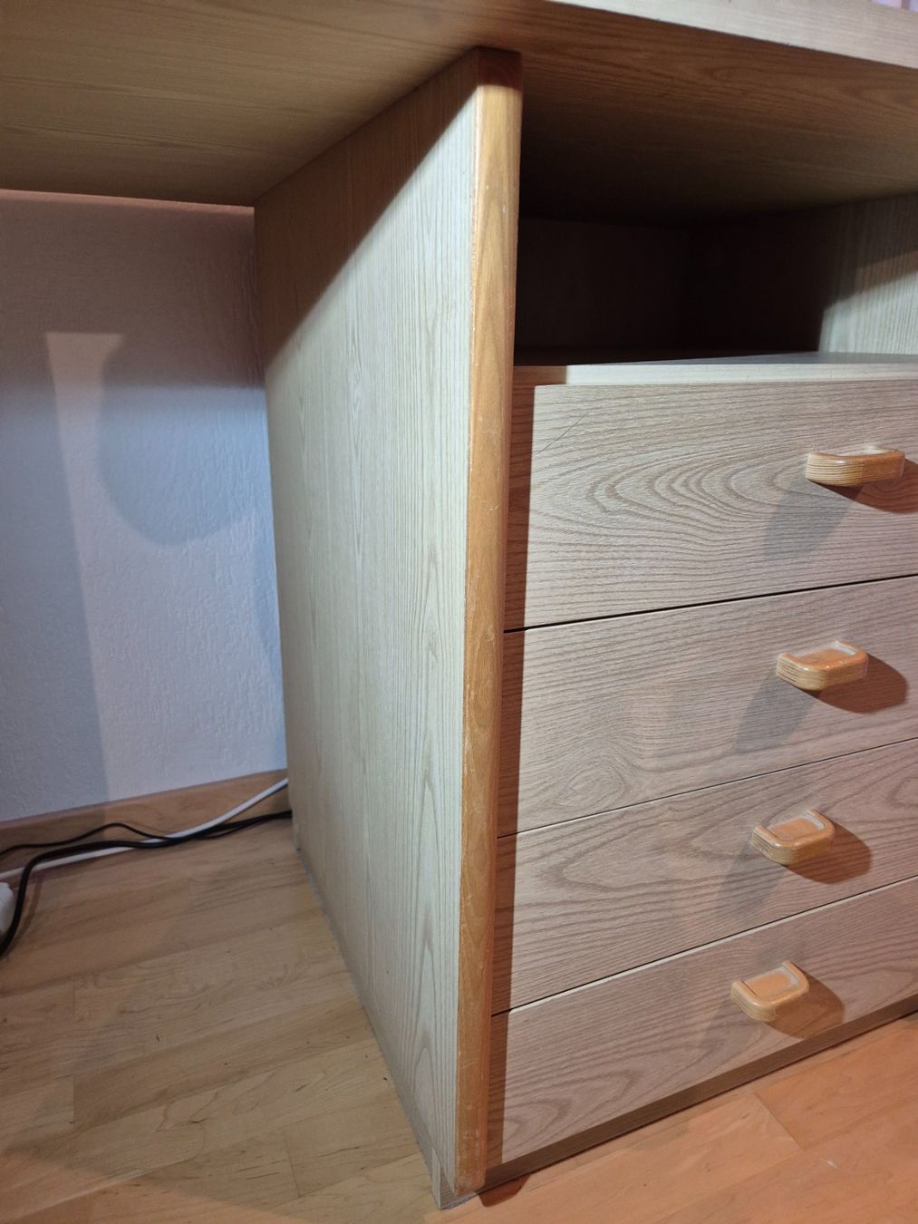 Schreibtische: Gebrauchter, heller Holz Schreibtisch mit Schubladen – Gebraucht aus Mels von KOSL 6