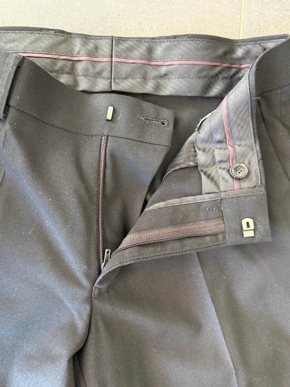 Ensembles: Complet Isaac Dewhirst, Taille 44, Noir, État Impeccable – D'occasion à etoy par lau_k5cp 2