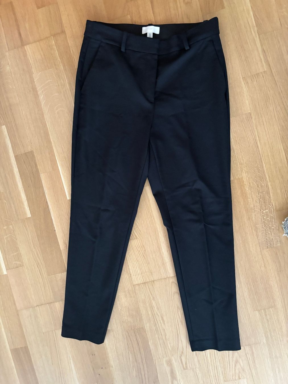 H&M Pantaloni: Schwarze Hose von H&M Gr. 42, neu – Nuovo (secondo la descrizione) da Gossau SG venduto da Gusho 2