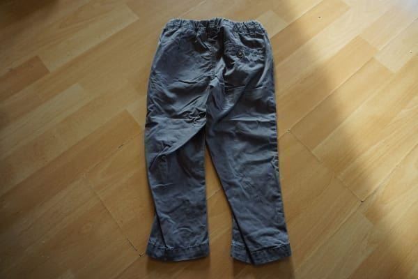 H&M Pantaloni: Jungenhose grau von H&M Gr.92 – Usato da Zürich venduto da einalemjena 3