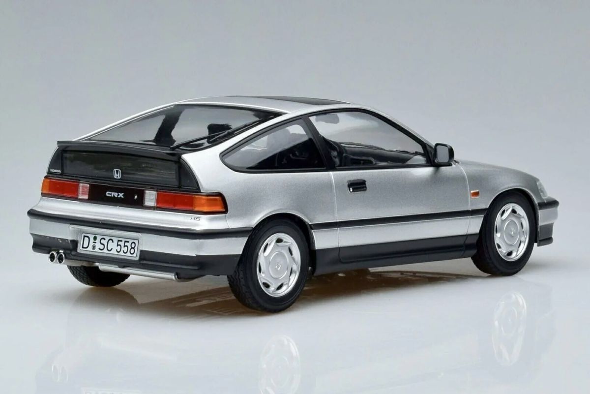Honda Modellini d'auto: HONDA CRX 1990 MASSSTAB 1:18 SILBER – Nuovo e nell'imballaggio originale da Erlenbach im Simmental venduto da Model_box 2