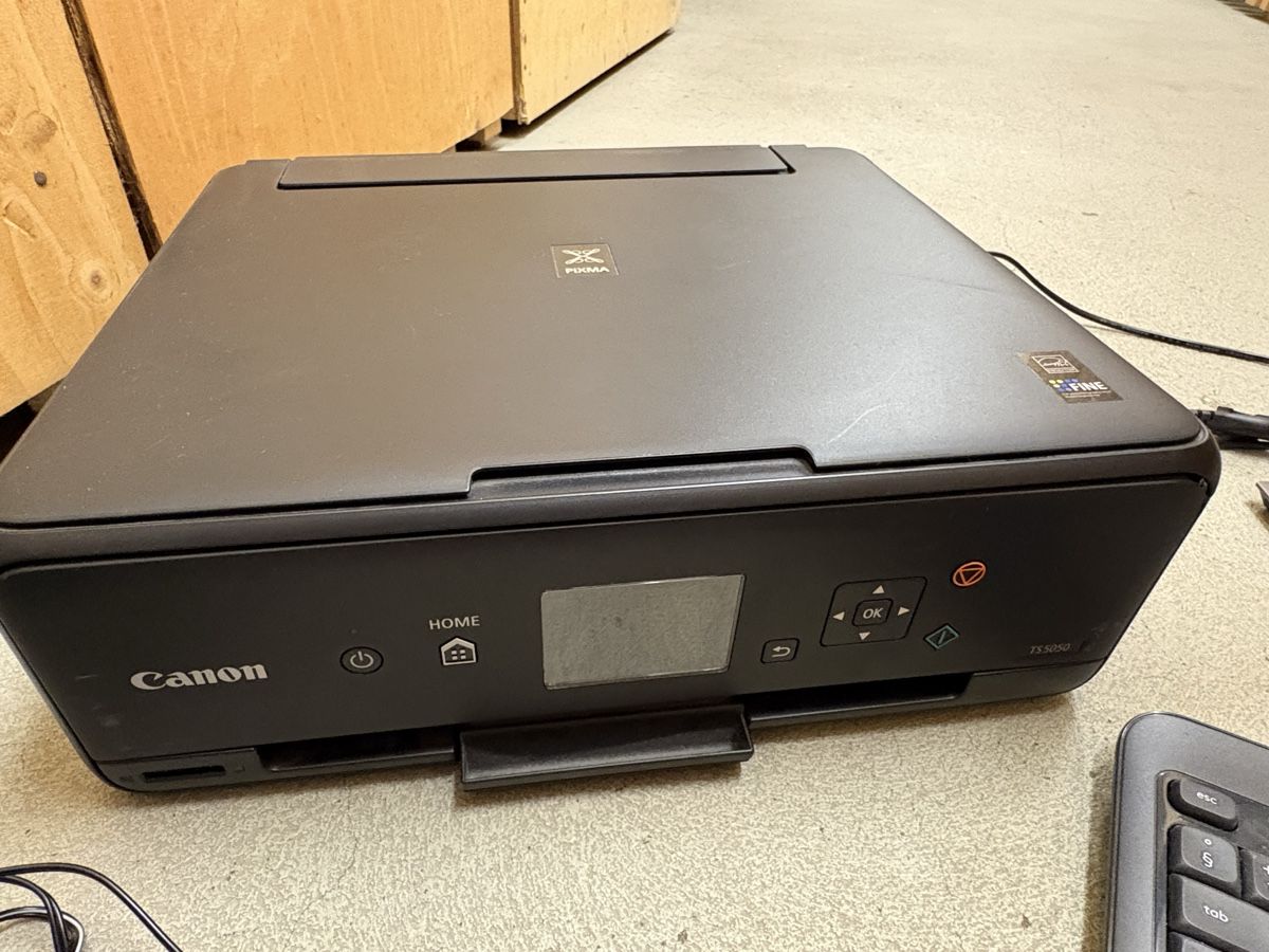 Intel PC: Intel NUC NUC8i3CYS M i3 PC Set komplett – Usato da Niederuzwil venduto da Ulf233 4