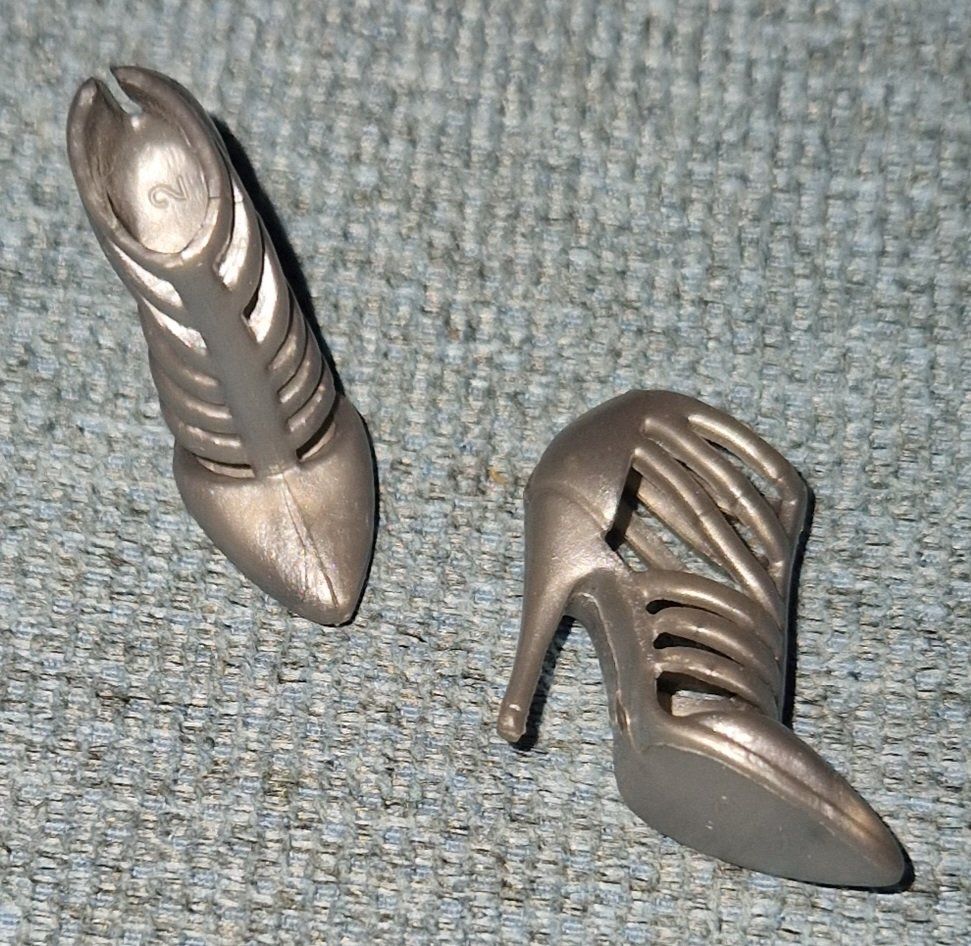 Bambole: Chaussures pour Barbie – Usato da Couvet venduto da Pioune
