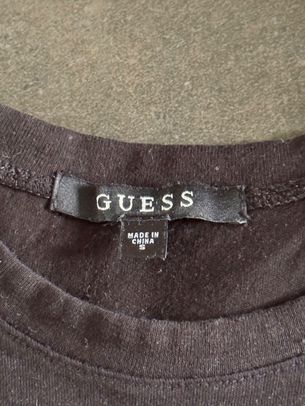 Guess T-shirt: Basic Shirt Schwarz Guess Gr. S – Usato da Rothrist venduto da Fondgruebe 4