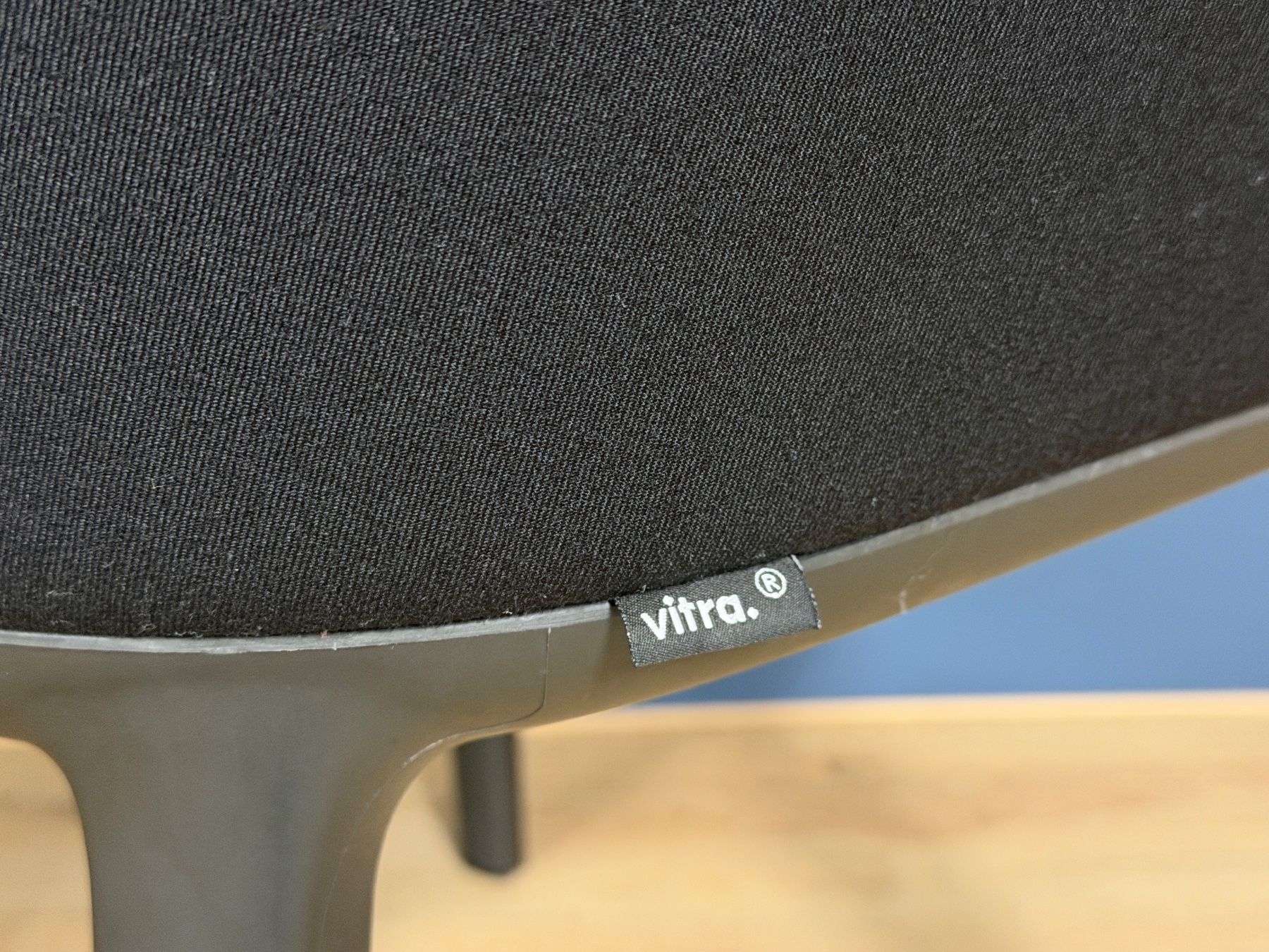 Vitra Sedie: 6er Set Original Vitra Softshell Stühle von Bouroullec – Usato da Winterthur venduto da Restored 4