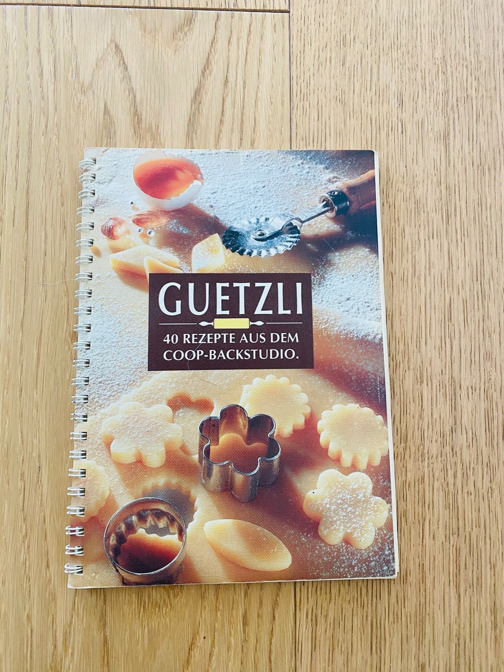 Bücher: Guetzli Backbuch - 40 Rezepte aus Coop-Backstudio – Gebraucht aus Hinwil von Cookie_B