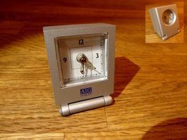 Designe Wecker Stahl klein AIG Europe