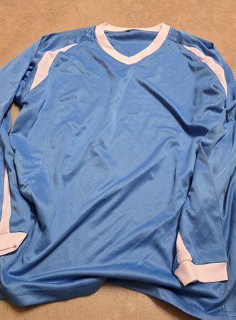Sportshirt langarm hellblau weiss V-Ausschnitt Grösse L