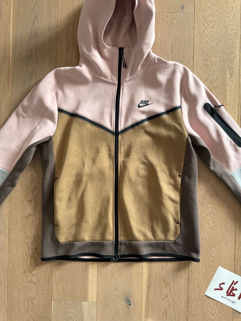 Nike Giacche: Nike Tech Fleece – Usato da La Chaux-de-Fonds venduto da slishwardrobe