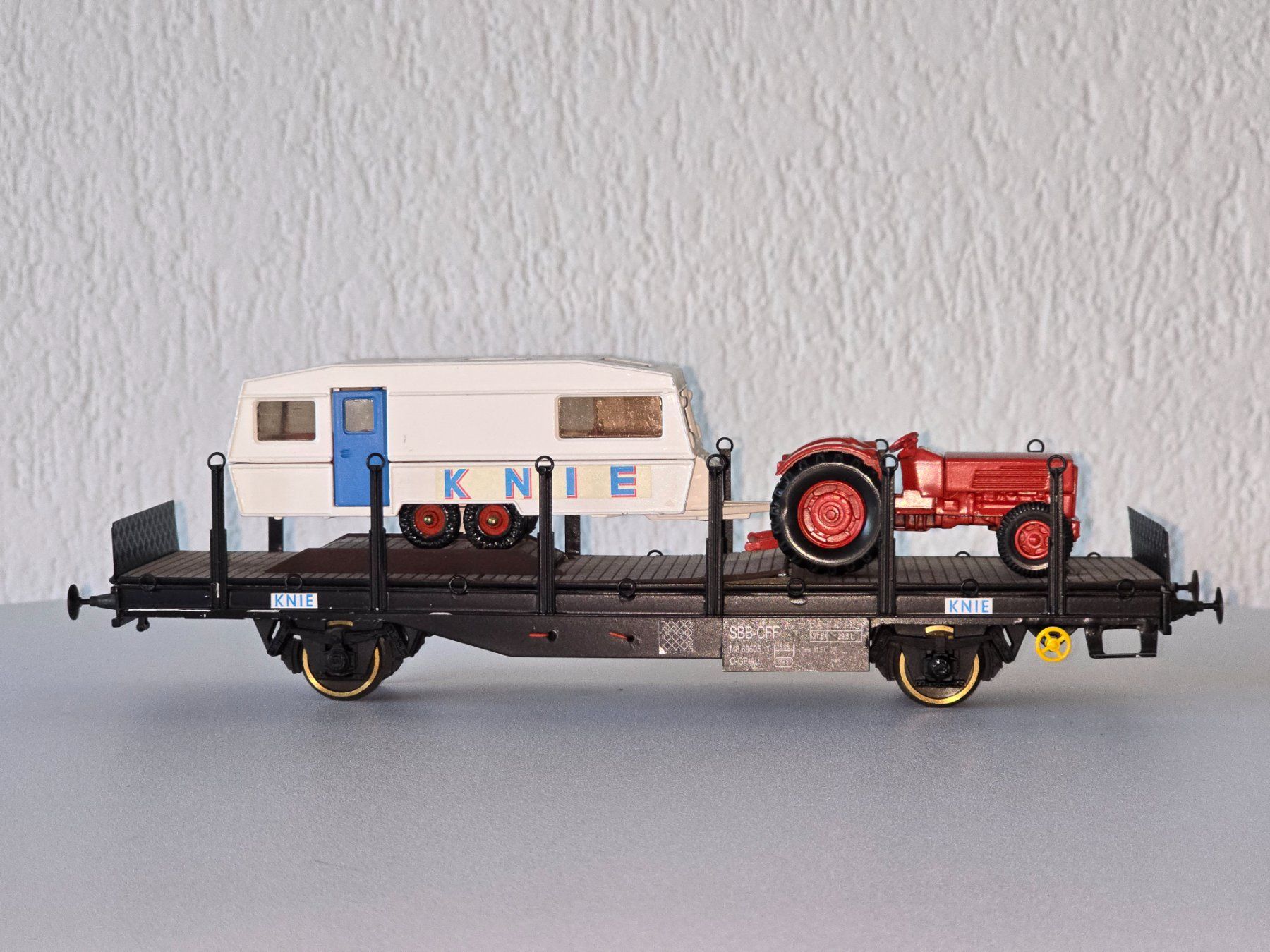 Modelleisenbahnen: Circus Knie, Hermann, Webtrain, Hag, Buco,  2 Leiter  = – Gebraucht aus Kloten von Nicola2 3