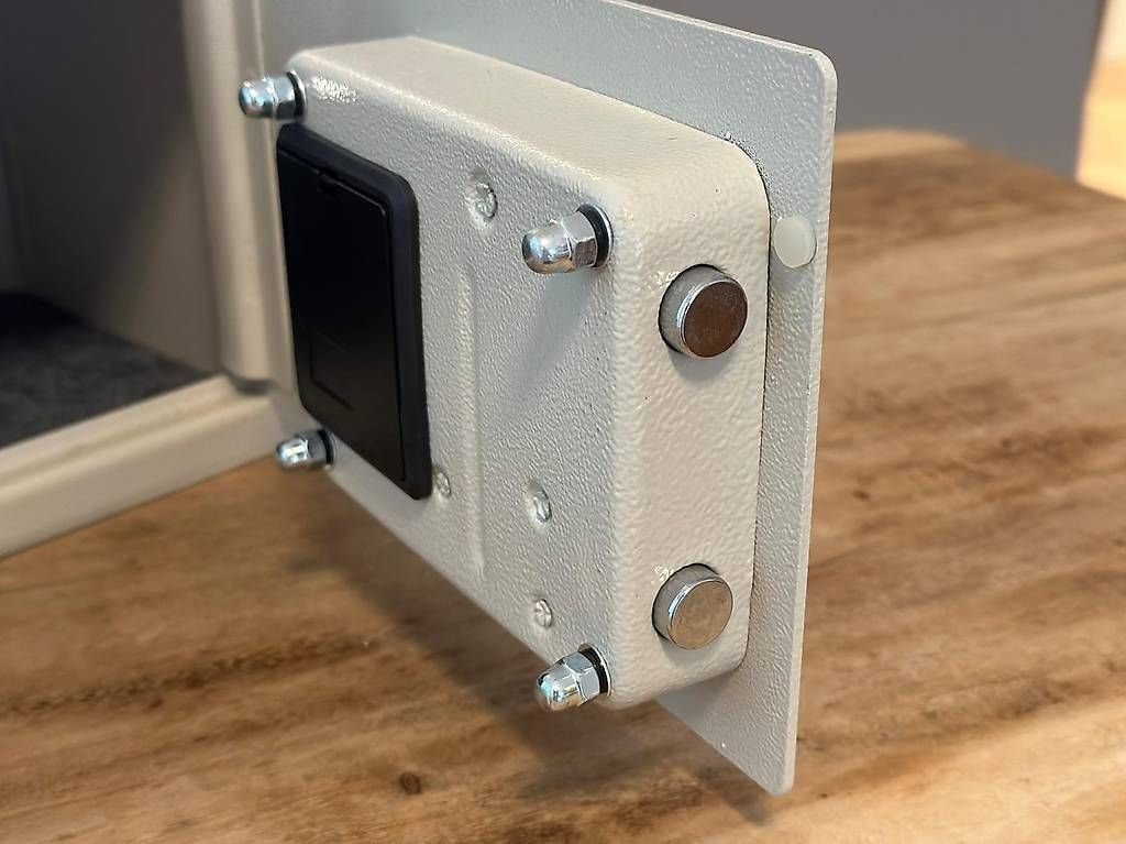 Tresor: Tresor/Sicherheitsbox elektrisch – Neu und originalverpackt aus Hünenberg von denhorb 1