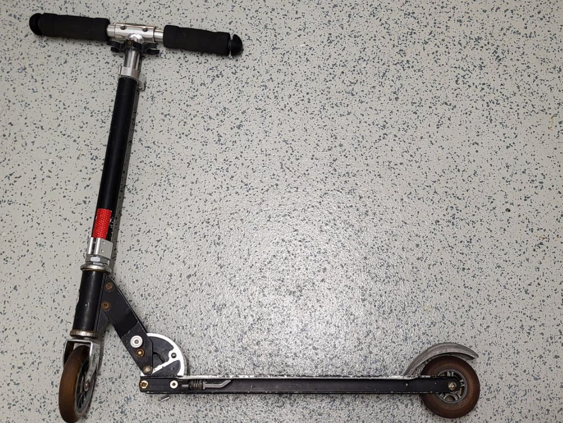 Micro Kickboard: Tretroller Micro Schwarz Gebraucht – D'occasion à Aarwangen par Mle99 1