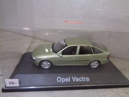 Schuco 1:43 Classic Car Opel Vectra B